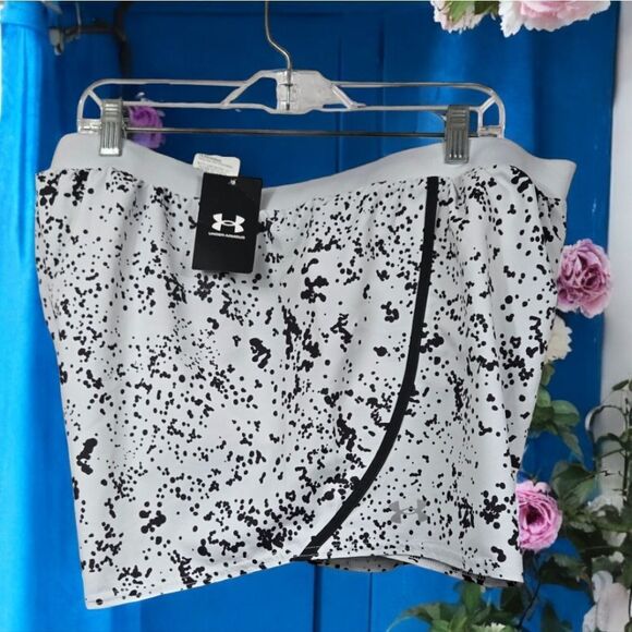 Women's UA Mileage 3.0 Shorts NWT Black/White Speckle Running Lined Quick Dry - Picture 10 of 16